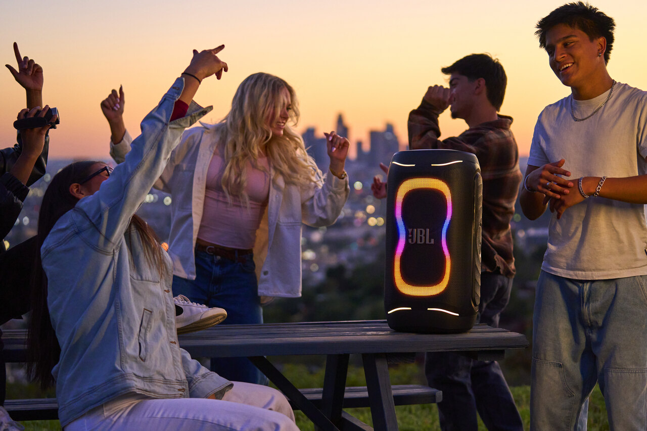 670827 jbl%20partybox%20130%20 %20lifestyle%202 7ac903 large 1777477123