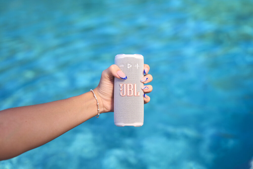 608787 jbl%20grip%20lifestyle%20%283%29 57b6f5 large 1756460379