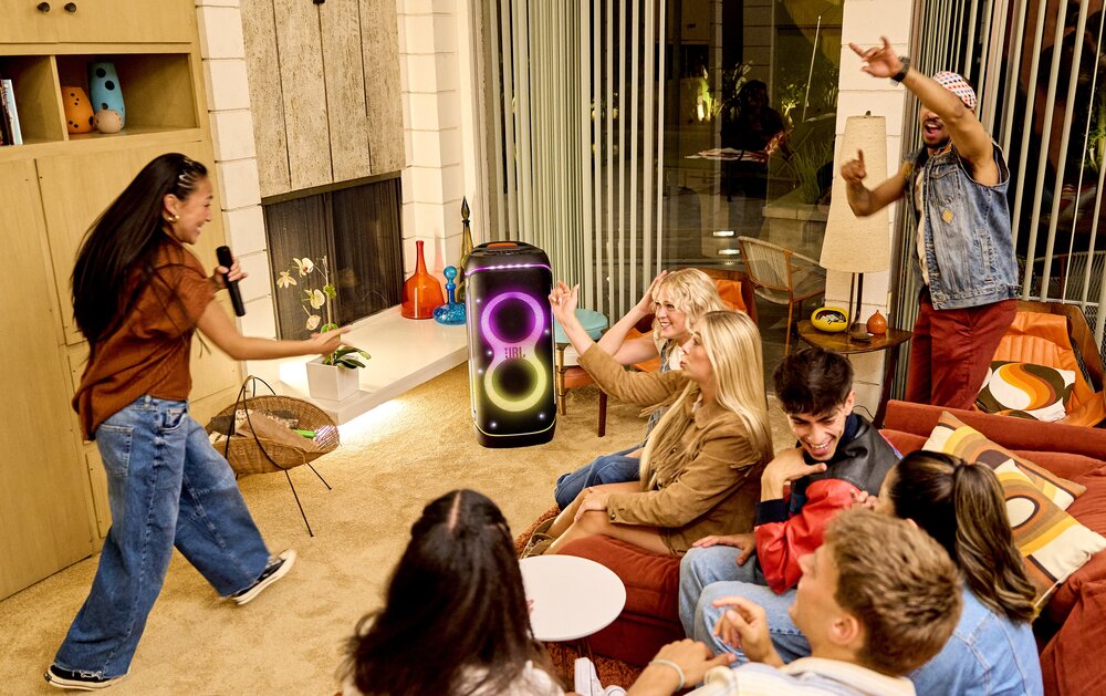 608969 jbl%20partybox%20720%20lifestyle%20%281%29 6c4a44 large 1756737469