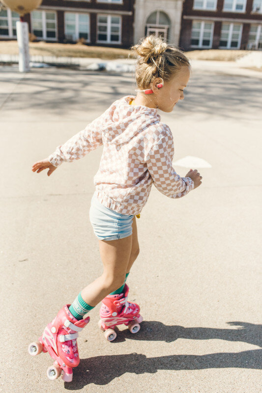 624453 01.ls jbl junior free lifestyle image peach dd0488 large 1761846021