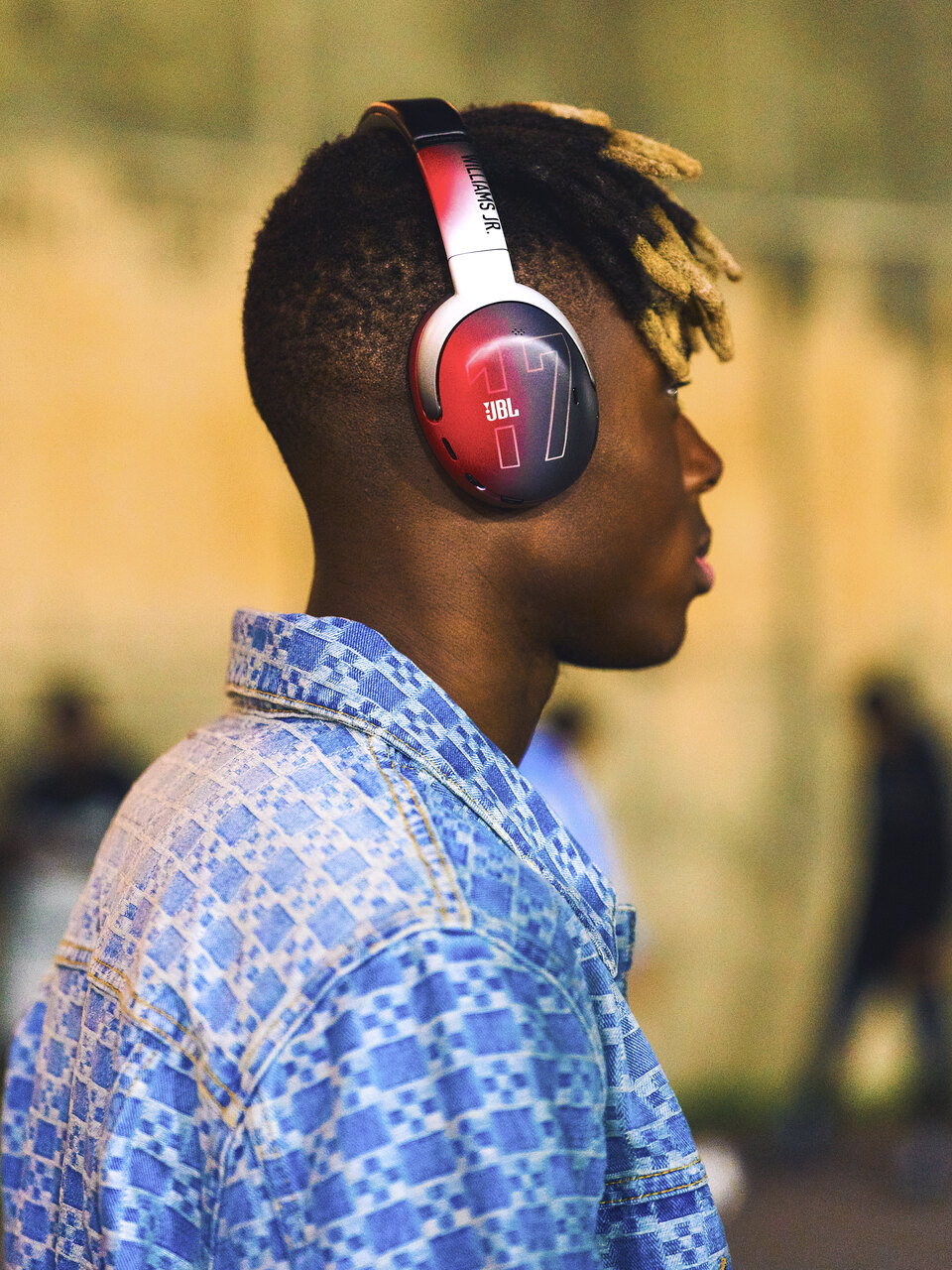 671248 nico%20williams%20 %20headphone 121116 large 1777635771