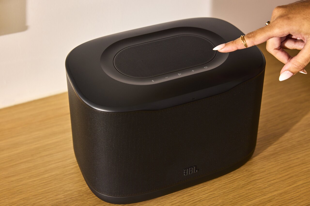 696854 jbl%20cove%20x1%20lifestyle%20(1) 5fda1a large 1787833495