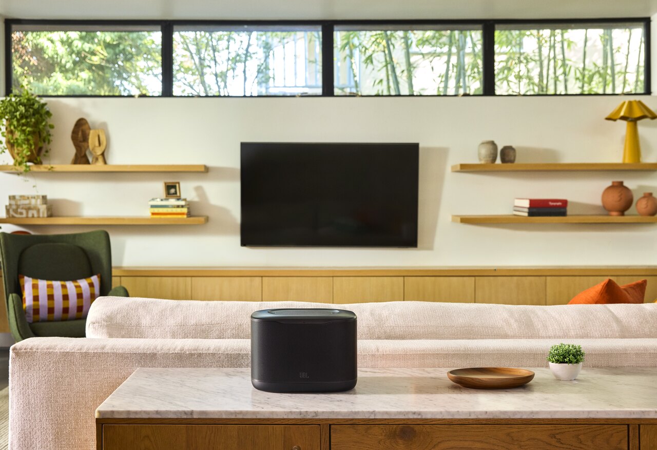 696856 jbl%20cove%20x1%20lifestyle%20(3) 2fb324 large 1787833505
