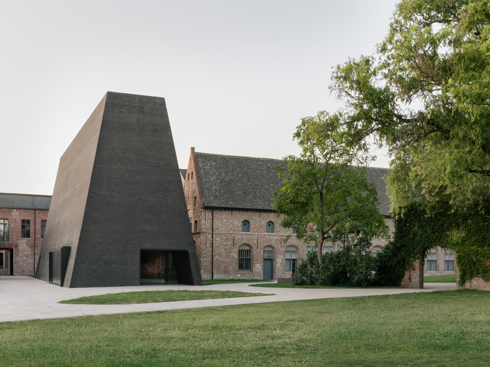 Abby maakt kans op de Henry van de Velde Publieksprijs 2026. Stem voor 17 december en help ons deze felbegeerde prijs binnenhalen! (c) Simone Marcolin