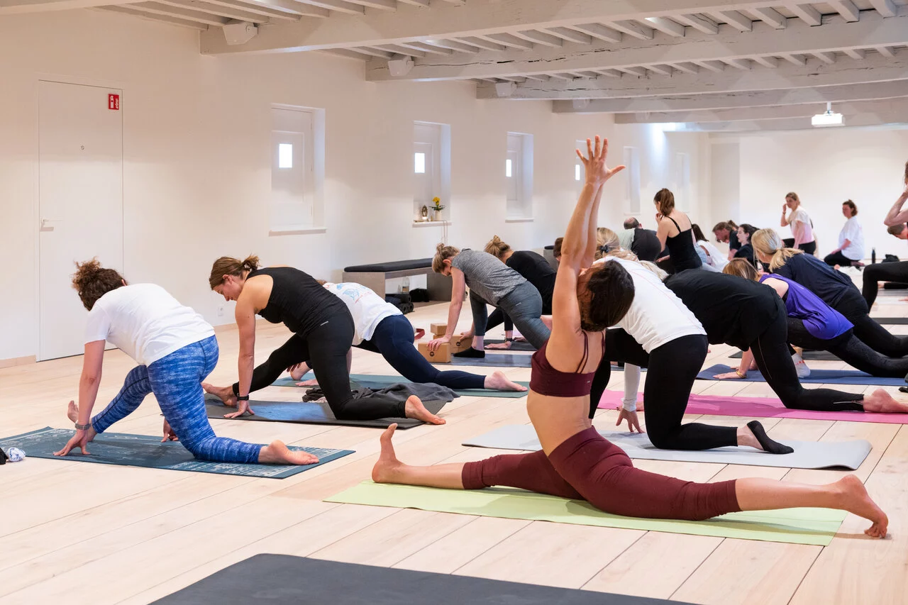 Yoga met Laurence Desbisschop in Abby (c) Stad Kortrijk - fotograaf David Barbe
