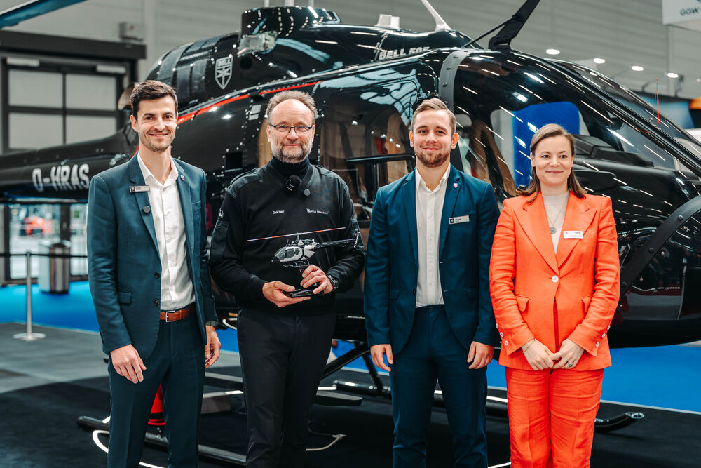 Bell_HeliTransair Signing Ceremony 1.jpg