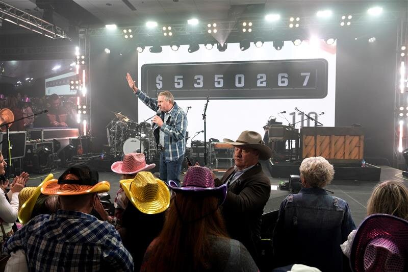 Ron Draper, president and CEO of Textron Aviation, unveils the final total of $5.35 million raised during the Wings for Dreams event on November 13, 2025. Proceeds will benefit local nonprofit organizations that provide housing, food, education and more for Kansas youth.