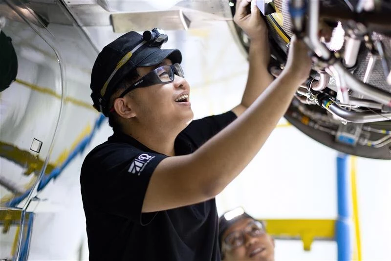 A technician at Textron Aviation’s Singapore Service Center works hands‑on with an aircraft, supporting operators across Asia with OEM‑backed maintenance and upgrade expertise