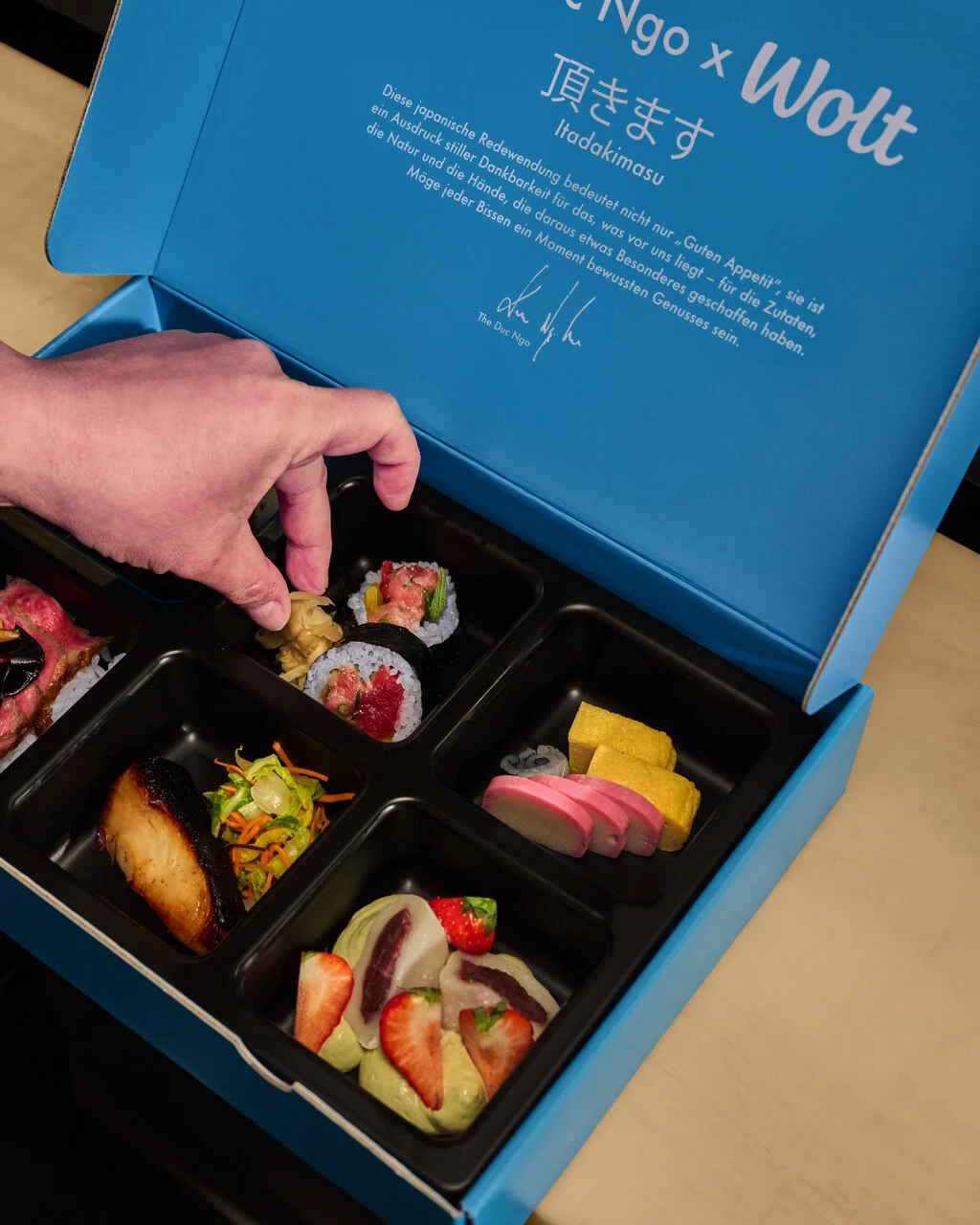 The Duc Ngo_Box and Hand.jpg