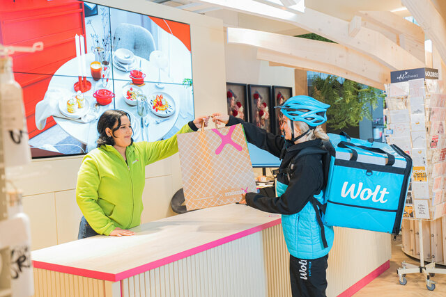 Wolt und Mömax starten deutschlandweite Partnerschaft für Home-&-Living-Produkte