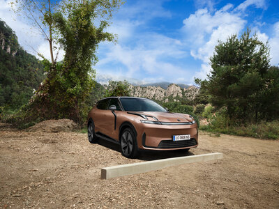 The New 08. Limit Less Campaign_Mountains2.jpg