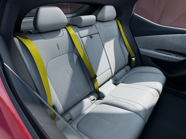 040_e335_rear_seat_HIGH.png