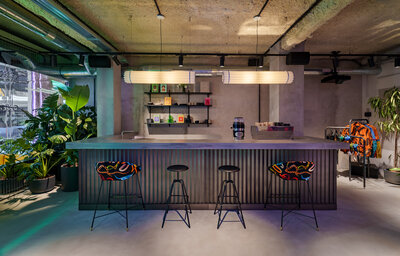 535634-Lynk & Co Madrid Club_Bar-4a702a-original-1713879031