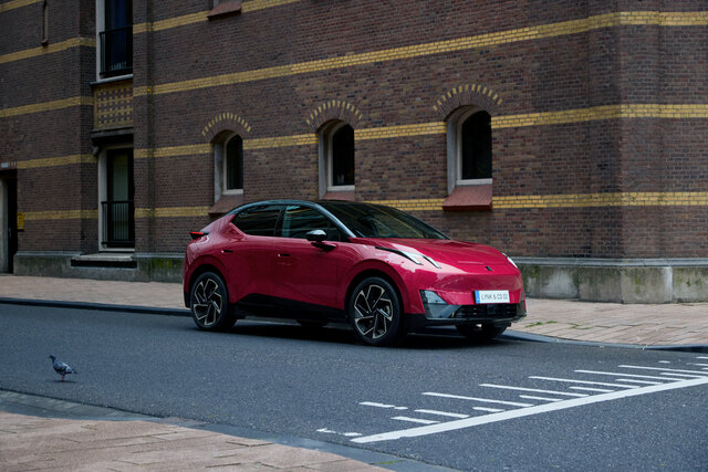 c_Lynk & Co 02_TechnoMagenta[7].jpeg