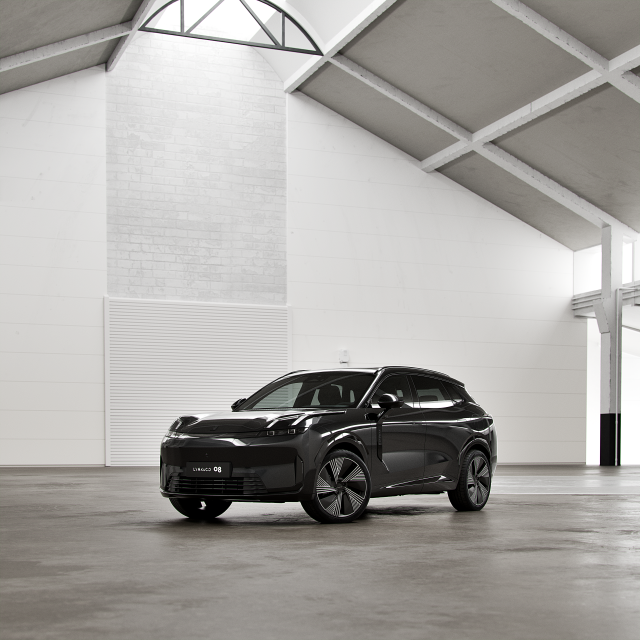 LYNKCO_08EU_032_3QFD___MORE__BLACKOCEAN__SPARKLINGBLACK-2.png