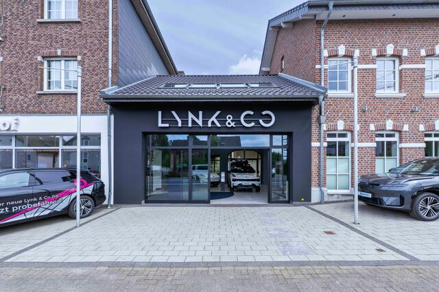 Bischof_Showroom Lynk & Co_1_high.jpeg