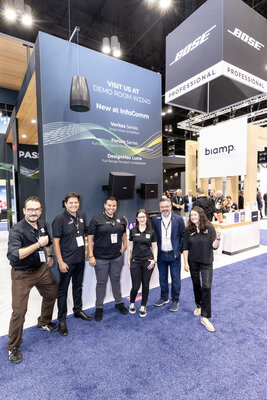 Diana Quintero, Jim Schanz y el equipo de Ventas e Ingeniería de Bose Pro en InfoComm 2025
