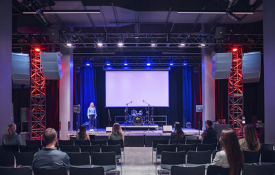 HQ_ExperienceCenter_FrontStage