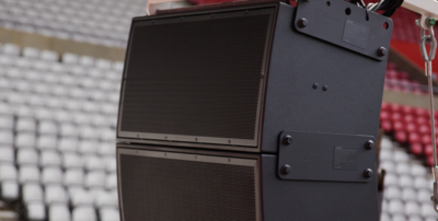 En el corazón del sistema se encuentran los altavoces de arreglo lineal ArenaMatch de Bose Professional, incluidos los modelos AM10, AM20 y AM40. 