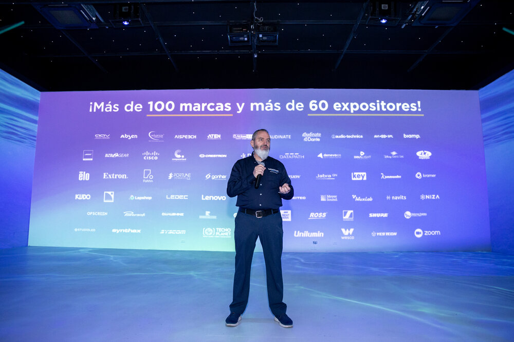 Rodrigo Casassus de AVIXA en la presentación de InfoComm América Latina 18-09-25