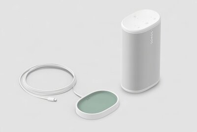 Sonos Play - White With Charging Base.JPG