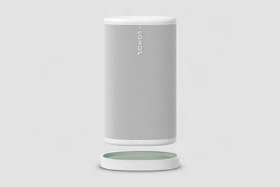 Sonos Play - Over Charging Base White.JPG