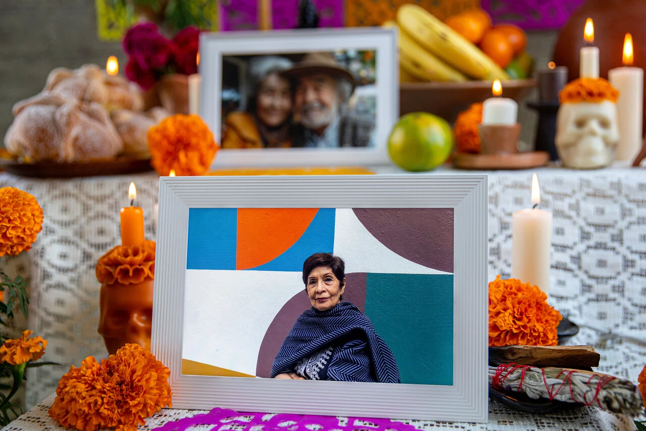 Aura Frames Dia Muertos Mario Family Real Photo 1.jpg