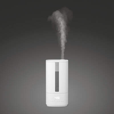 SF_Oliver_white_front_mist_dark_background.jpg