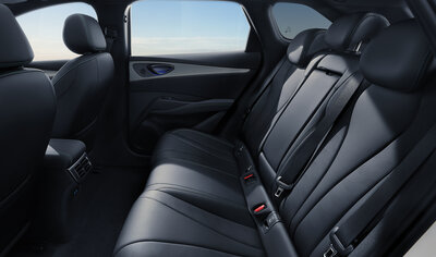 BYD SEAL 6 DM-i TOURING Interior Blue&Black (2).jpg