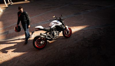 Ducati Monster, Iceberg White, ab CHF 13'690.- 3