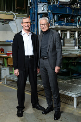 V.l.n.r.  Jürg Fischer, CEO und Verwaltungsratspräsident der Emaform AG ; Rudolf Obrecht, Präsident des Verwaltungsrats der F.G. Pfister Holding AG