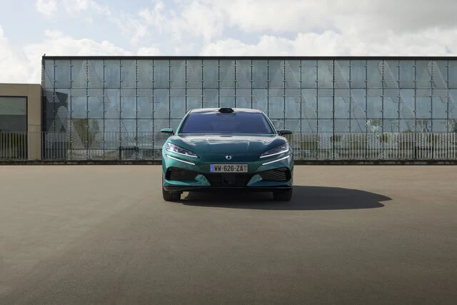 DENZA_Z9GT_02STATIC_049