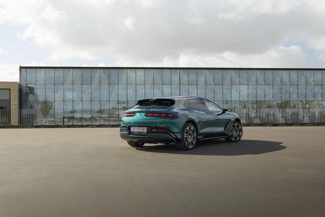 DENZA_Z9GT_02STATIC_054