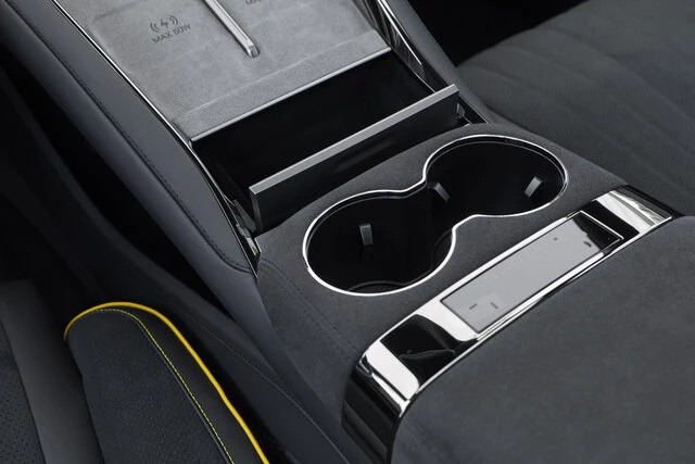 DENZA_Z9GT_004INTERIOR_094