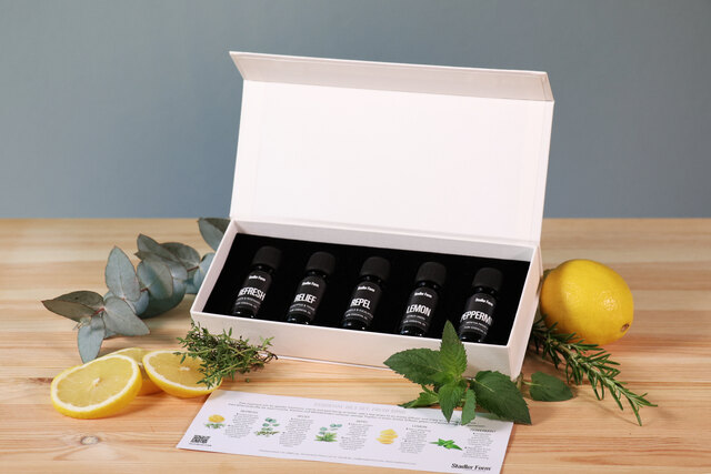 SF_Essential_oils_gift_set_Fresh_Mind_lifestyle1_additional_sheet_open_landscape.jpg