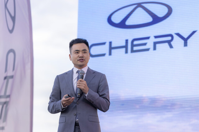 Aaron Zheng, Executive Deputy General Manager of CHERY Brand, speaks at the event..jpg