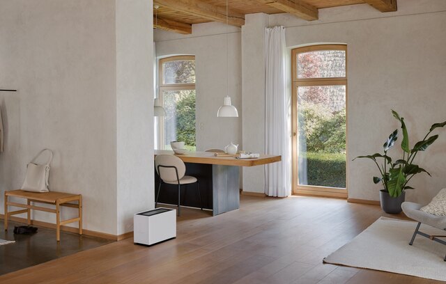 SF_Noah_Pro_white_lifestyle1_livingroom_landscape.jpg