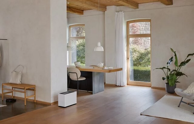 SF_Noah_Pro_white_lifestyle1_livingroom_landscape