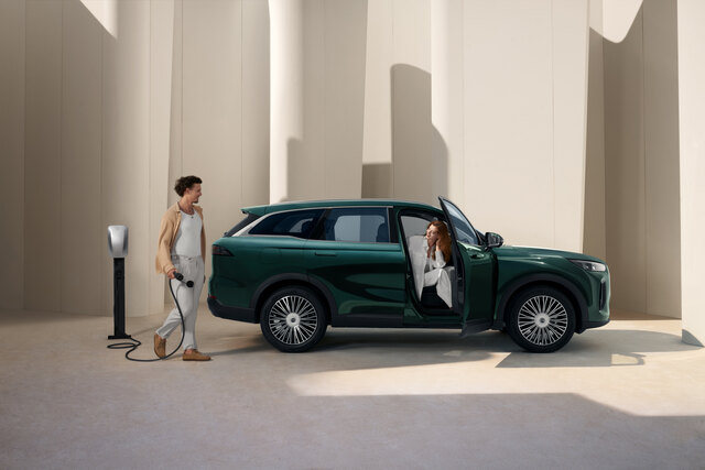 CHERY_TIGGO9_Lifestyle_Side.jpg