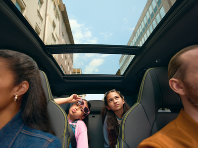 Lynk-Co_Interior_Sunroof_0241.png