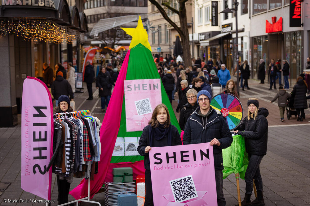 20251129_GAT Fast Fashion Kiel_ (c) Maria Feck_Greenpeace_GP0SU7LK2_.jpg