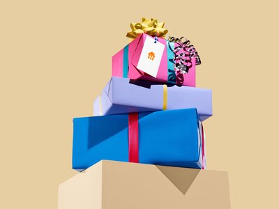Plinth_sRGB_ALL_2024_Gifting_Presents_Latte.jpg