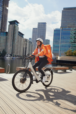 Courier_sRGB_ALL_2022_Courier2-0_Girl-riding-Bike _EXP-DEC2026