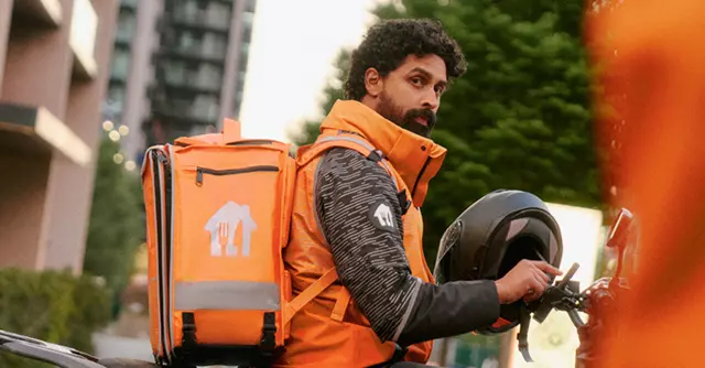 Courier_sRGB_All_2026_20-35_Male_Moped_754x394