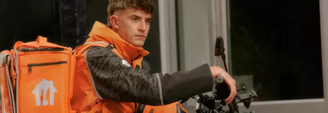 Courier_sRGB_All_2026_16-24_Male_Sitting_Moped_1440x499