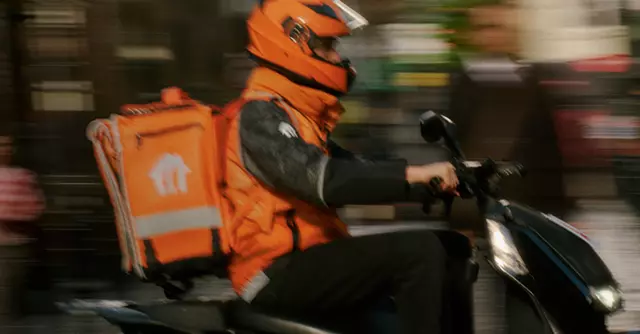 Courier_sRGB_All_2026_16-24_Male_Riding_Moped_754x394