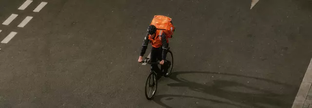 Courier_sRGB_All_2026_16-24_Male_Riding-Bike_Summer_1440x499