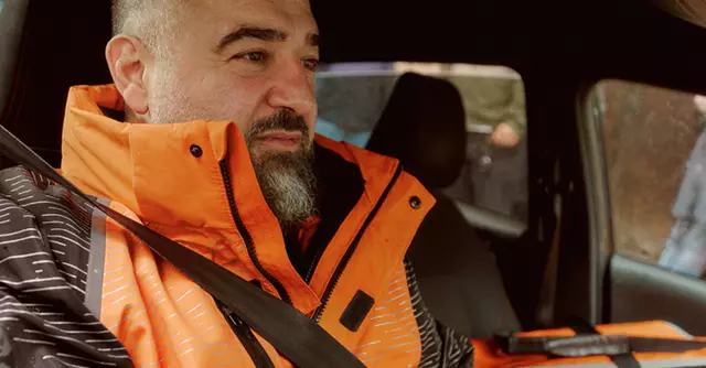 Courier_sRGB_All_2026_40-55_Male_Inside-Car_754x394