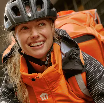 Courier_sRGB_All_2026_21-35_Female_Cycling-Helmet_357x351