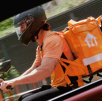 Courier_sRGB_All_2026_20-35_Male_Moped-Driving_Summer_357x351